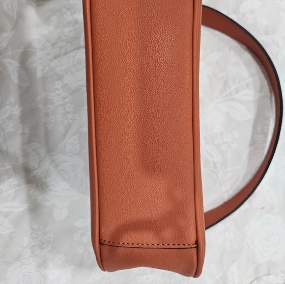 Guess shoulder bag with cross body chain - Picture 6 of 9